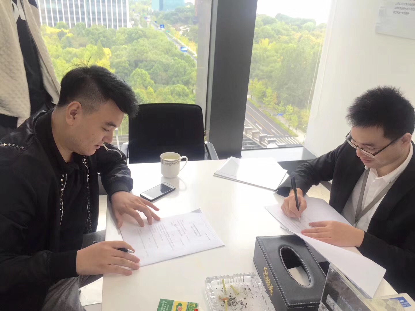 熱烈祝賀葛總兄弟簽約創(chuàng)綠家沈陽(yáng)市區(qū)級(jí)代理！