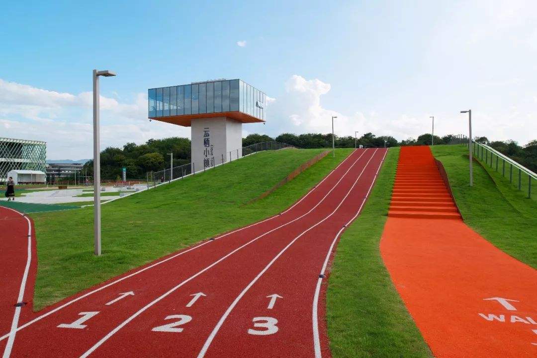 對(duì)“毒跑道”說不，中小學(xué)塑膠跑道出強(qiáng)制新國標(biāo)：甲醛不得高于0.4mg