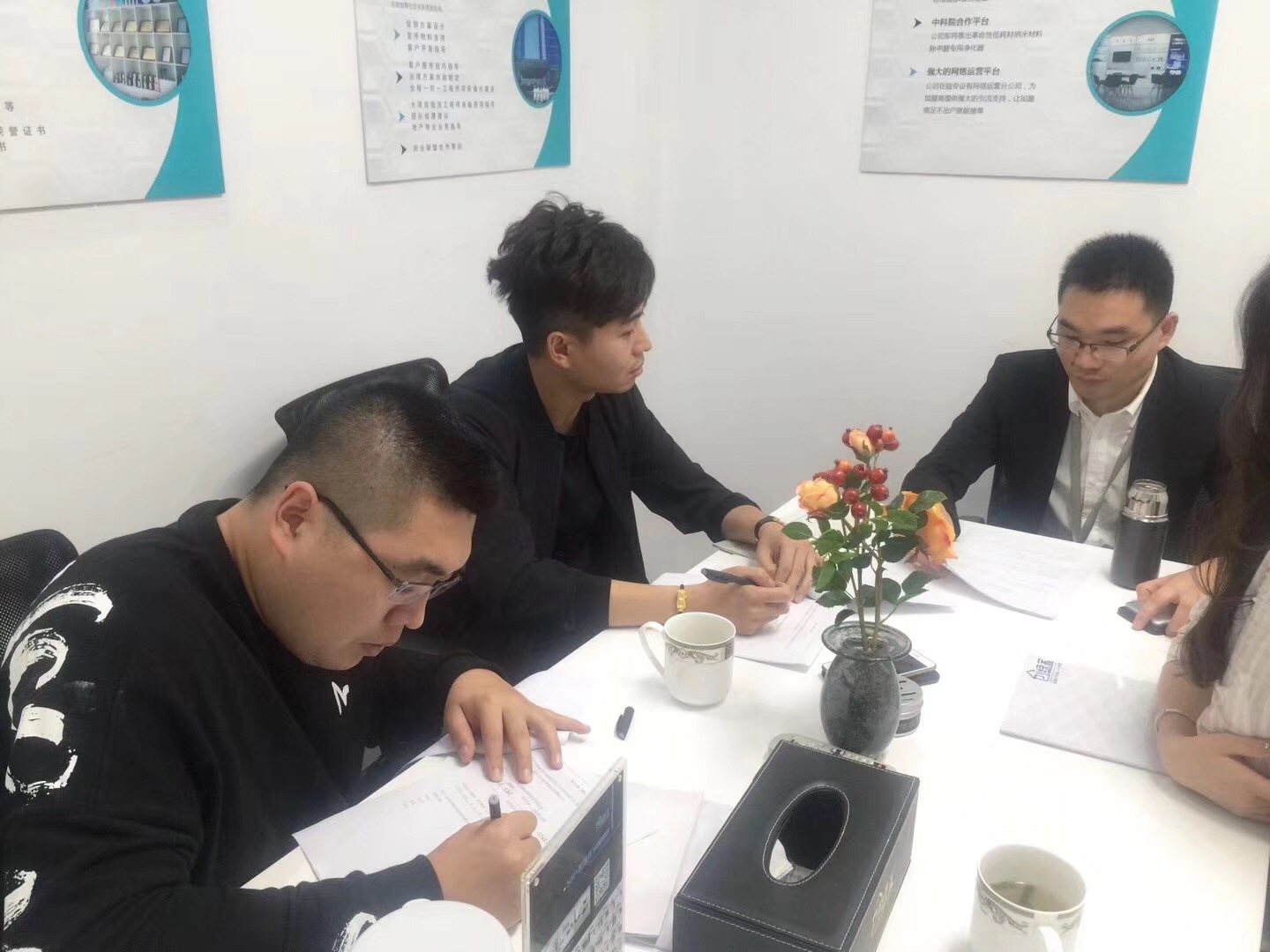 熱烈祝賀李總、王總簽約創(chuàng)綠家鞍山市區(qū)級代理！