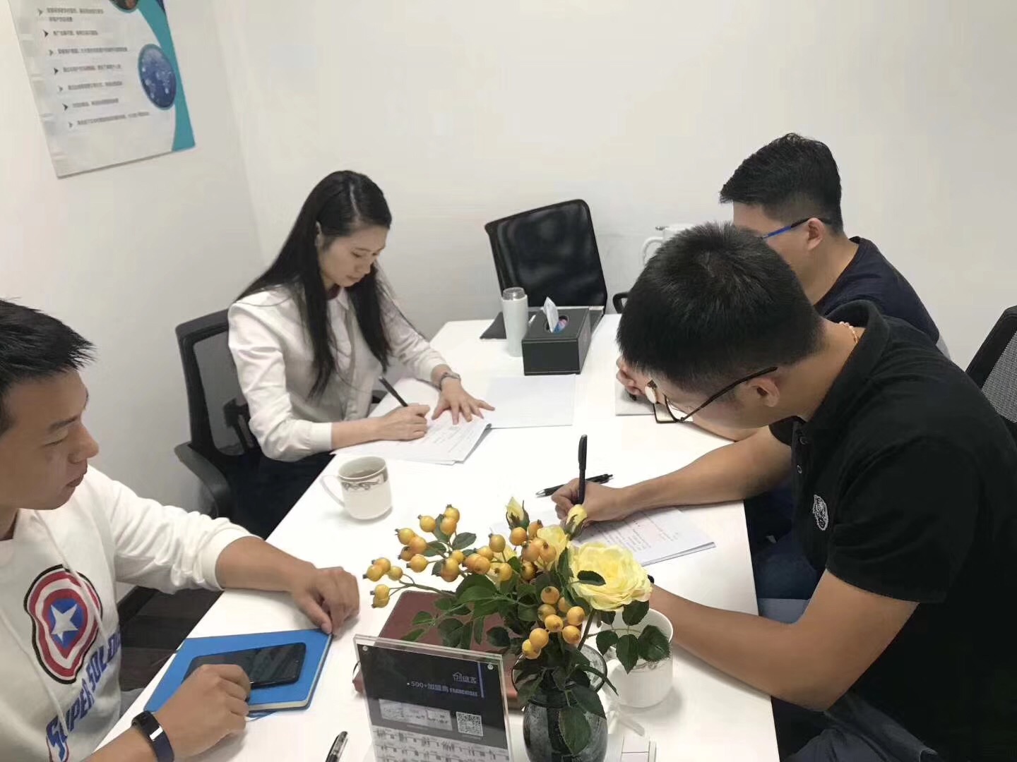 熱烈祝賀嚴(yán)總、黃總、楊總簽約創(chuàng)綠家深圳市區(qū)級代理！