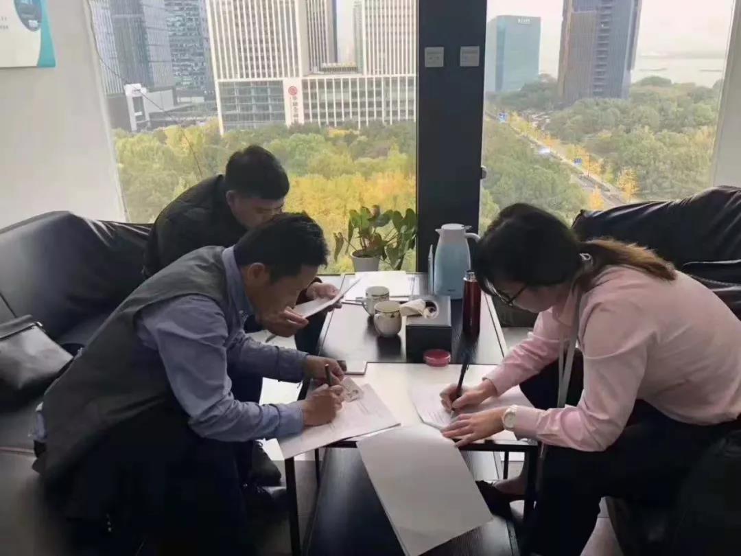 熱烈祝賀胡總簽約創(chuàng)綠家佛山市區(qū)級(jí)代理！