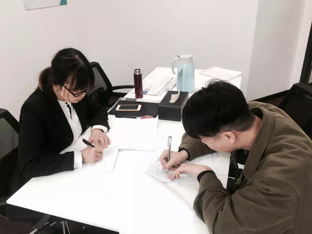 熱烈祝賀夏總簽約創(chuàng)綠家武漢市區(qū)級代理！