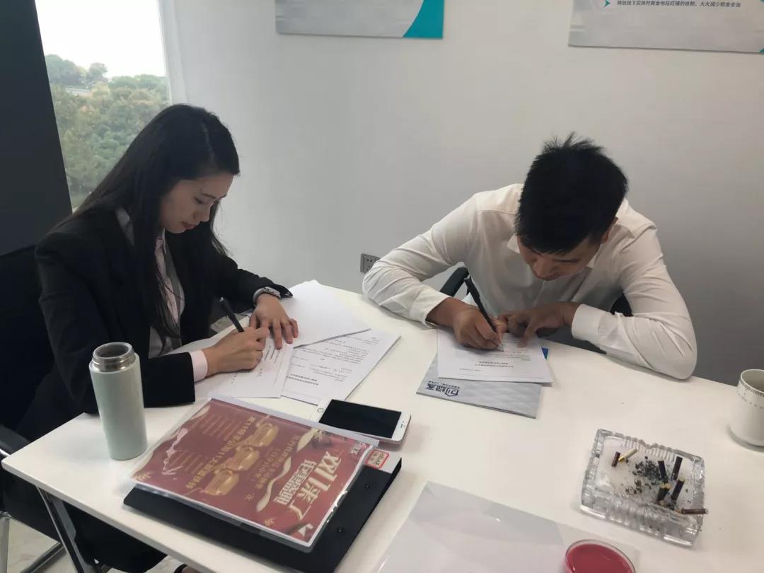 熱烈祝賀陳總、徐總、王總簽約創(chuàng)綠家杭州市區(qū)級代理！