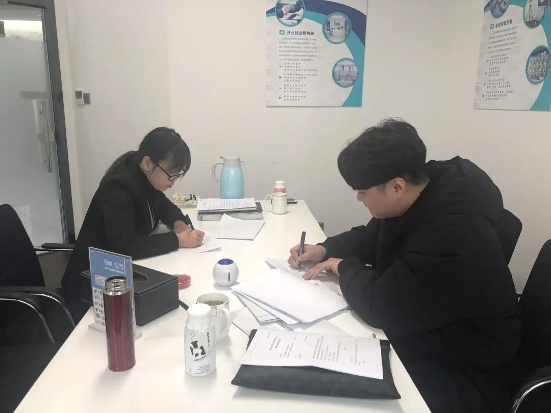 熱烈祝賀錢(qián)總、高總簽約創(chuàng)綠家上海市區(qū)級(jí)代理！