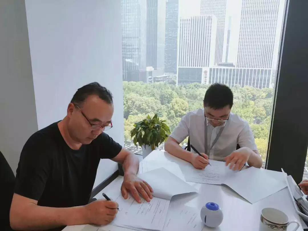 熱烈祝賀徐總簽約創(chuàng)綠家淮南市區(qū)級代理！