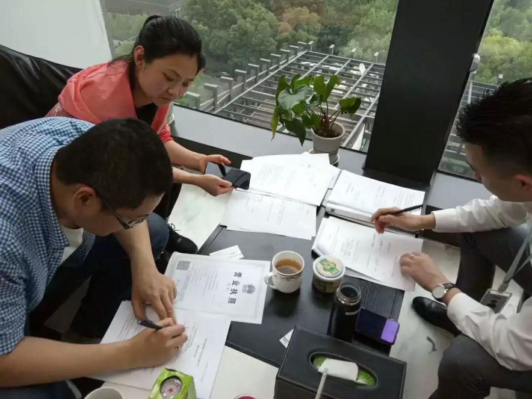 熱烈祝賀黃總簽約創(chuàng)綠家青島市區(qū)級(jí)代理！