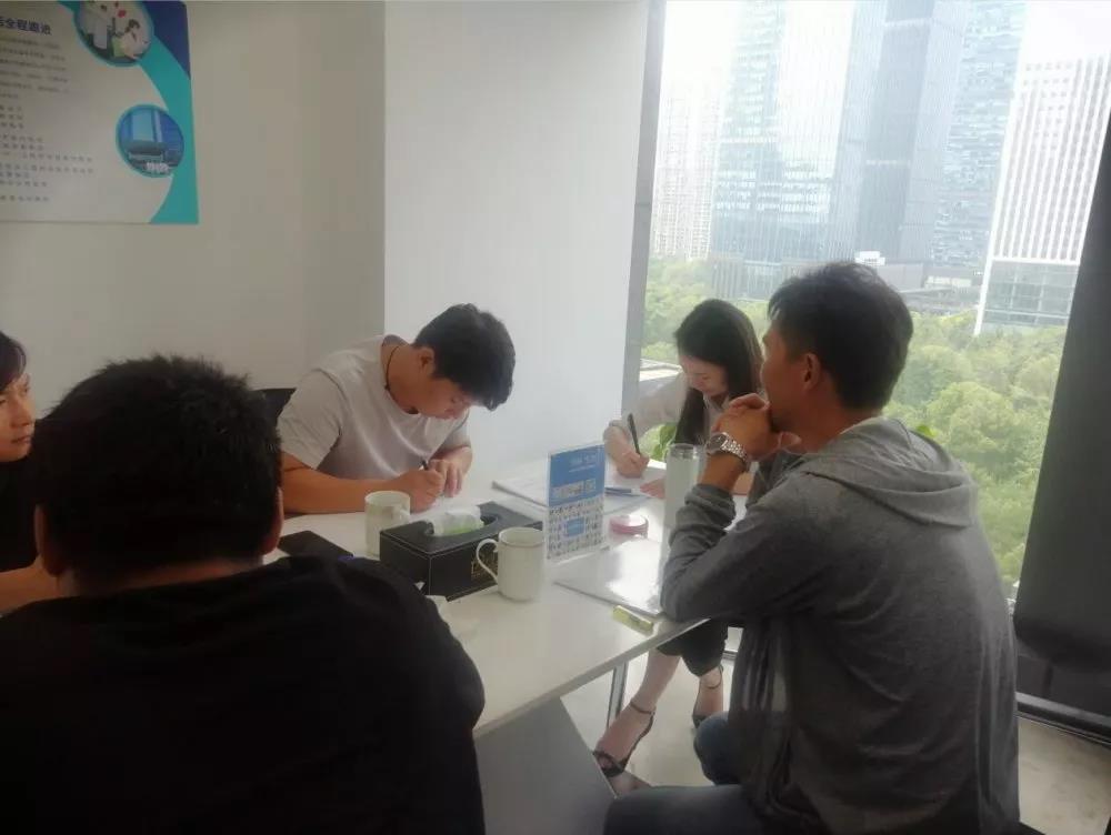 熱烈祝賀張總、宋總、溫總簽約創(chuàng)綠家河南省鄭州市區(qū)級(jí)代理！