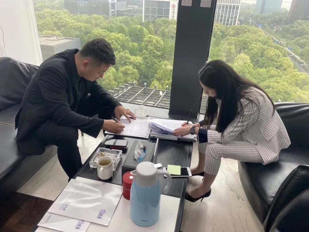 熱烈祝賀徐總劉總簽約創(chuàng)綠家中華人民共和國香港特別行政區(qū)代理！