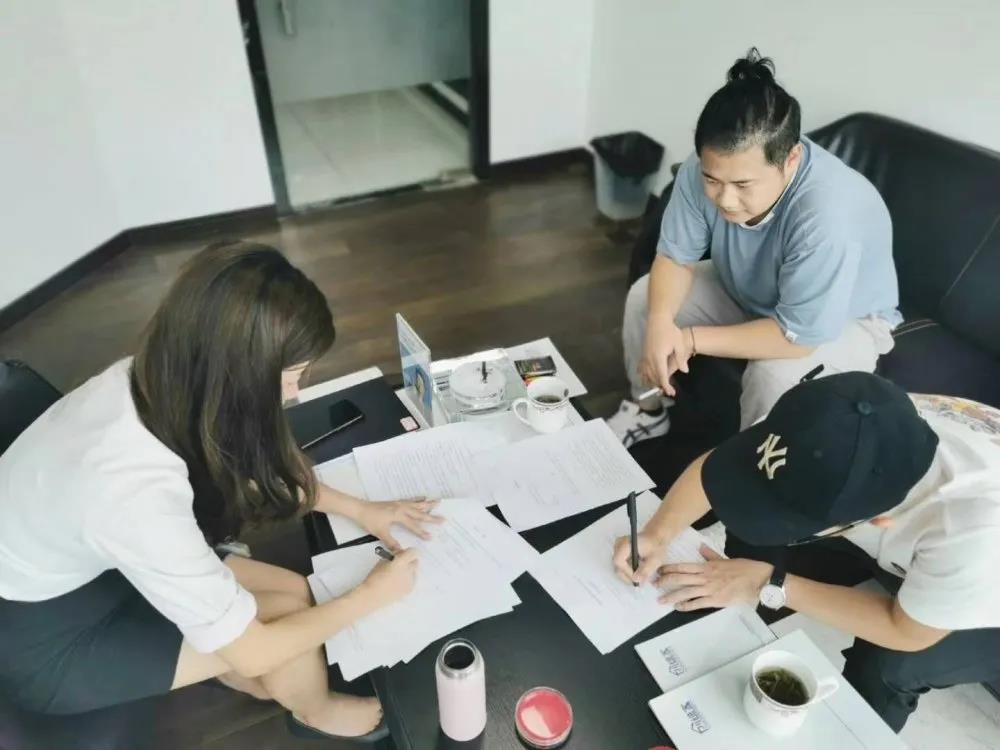 熱烈祝賀張總、段總簽約創(chuàng)綠家浙江省衢州市縣級代理！