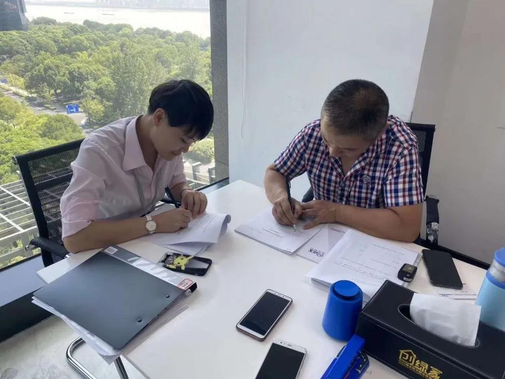 熱烈祝賀董總簽約創(chuàng)綠家浙江省區(qū)級(jí)代理！