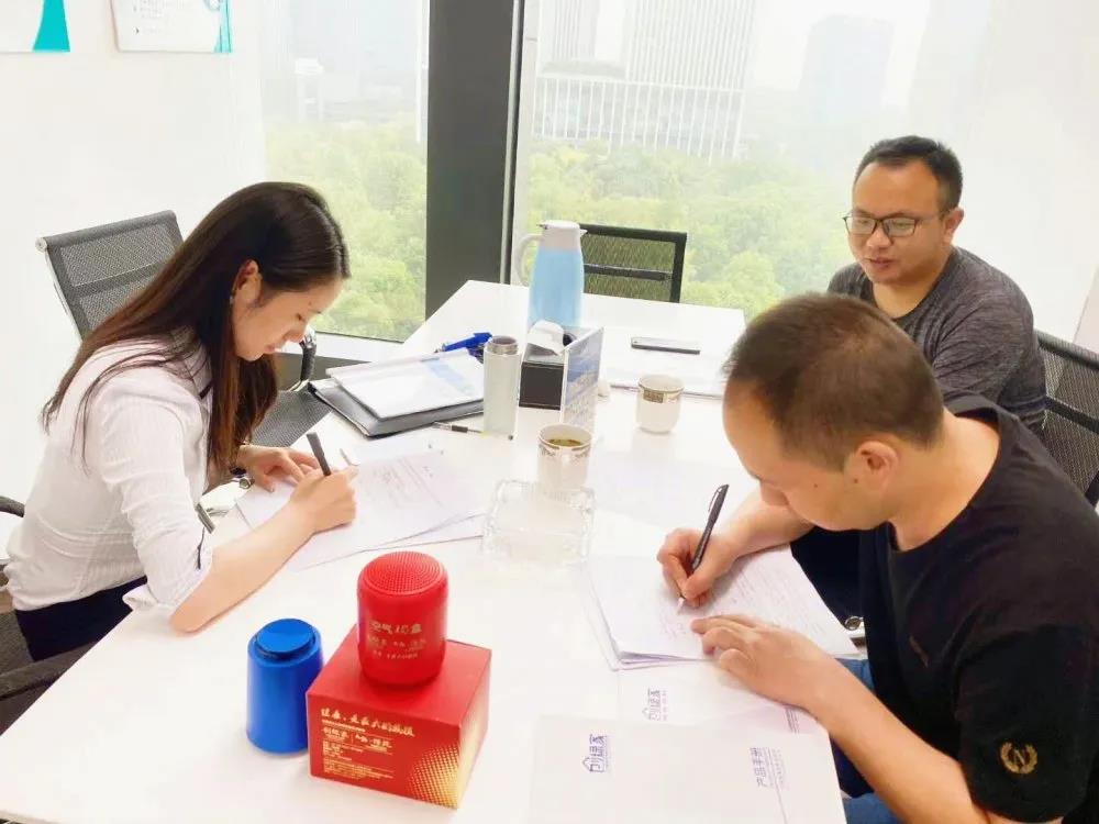 熱烈祝賀袁總陳總簽約創(chuàng)綠家浙江省寧波市區(qū)級代理！