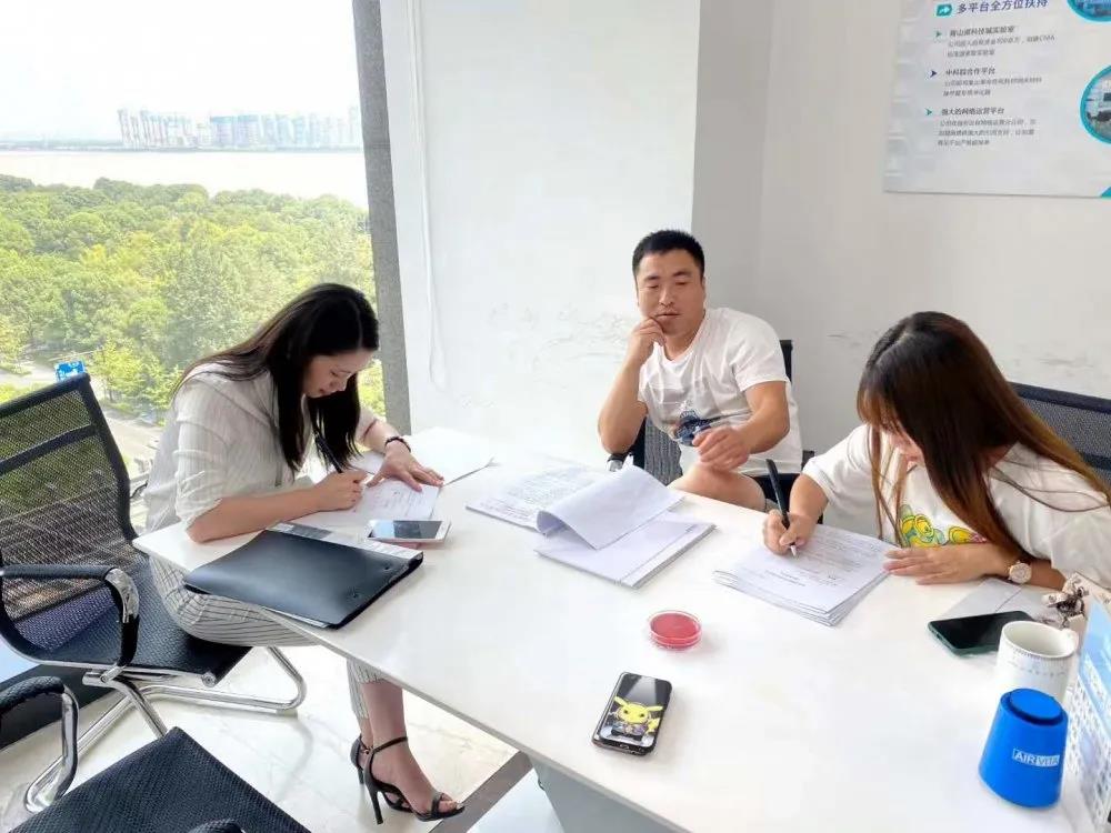 熱烈祝賀高總夫婦簽約創(chuàng)綠家河北省張家口市區(qū)級(jí)代理！