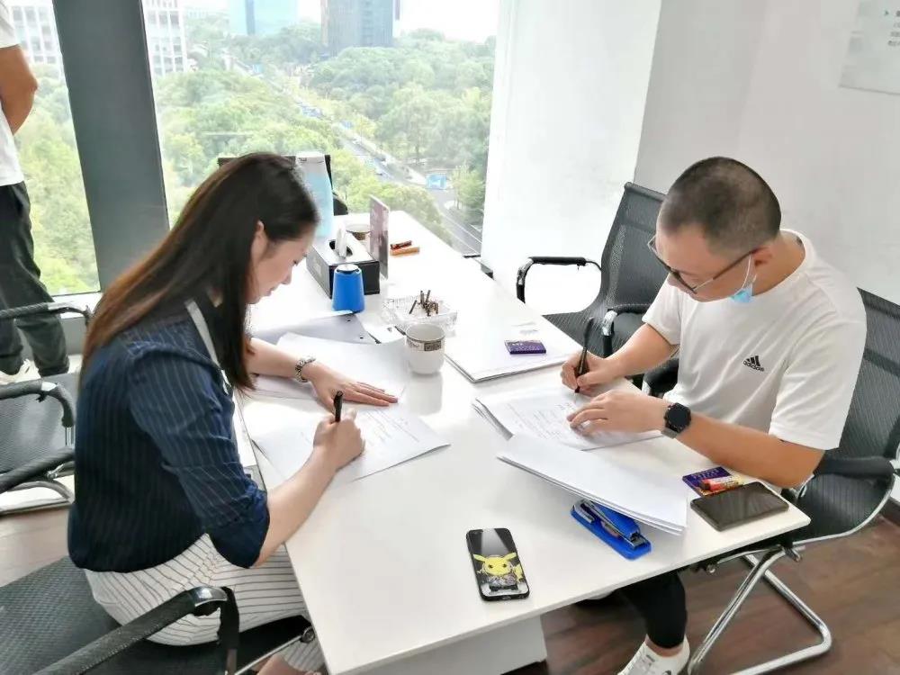 熱烈祝賀李總簽約創(chuàng)綠家福建省莆田市區(qū)級代理！