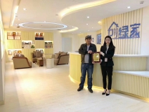 熱烈祝賀何總簽約創(chuàng)綠家上海市區(qū)級代理！