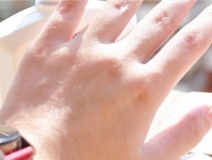 感覺室內(nèi)空氣“干燥”并非需要身體補水而需要去除房間甲醛