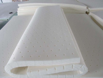 東南亞乳膠“被作假”，驚現(xiàn)甲醛超標(biāo)乳膠床墊！