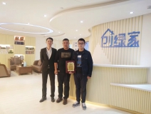 熱烈祝賀何總父子簽約創(chuàng)綠家江西省市級代理！