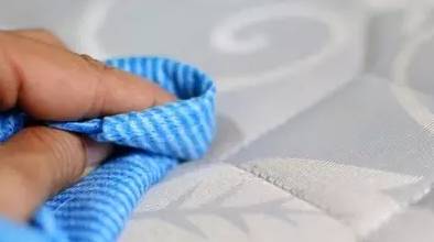 南京美女睡了10年的床墊，掀開后把全家人都嚇傻了……