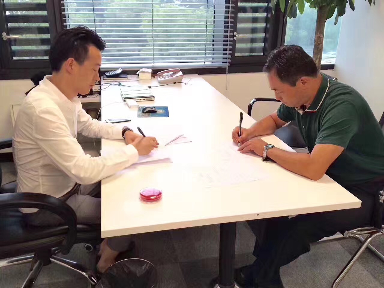 熱烈祝賀北京大興梁總簽約創(chuàng)綠家！